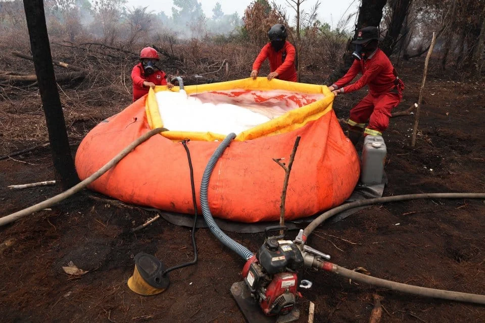 Jepang Kirim Kapal dan Helikopter untuk Bantu Pemadaman Karhutla di Kalimantan