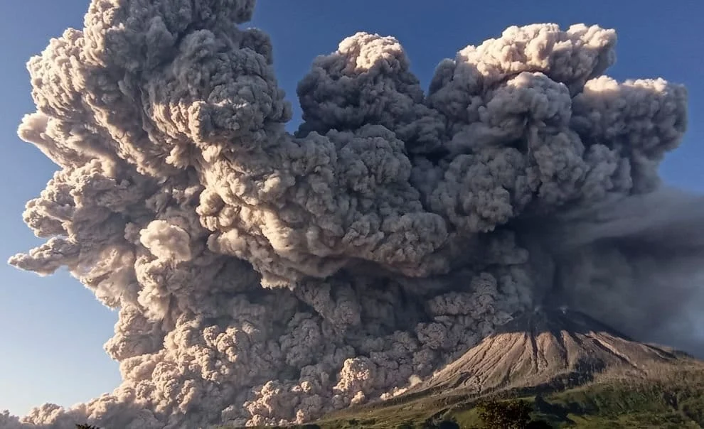 Aktivitas Terbaru Gunung Sinabung dan Dampaknya terhadap Masyarakat