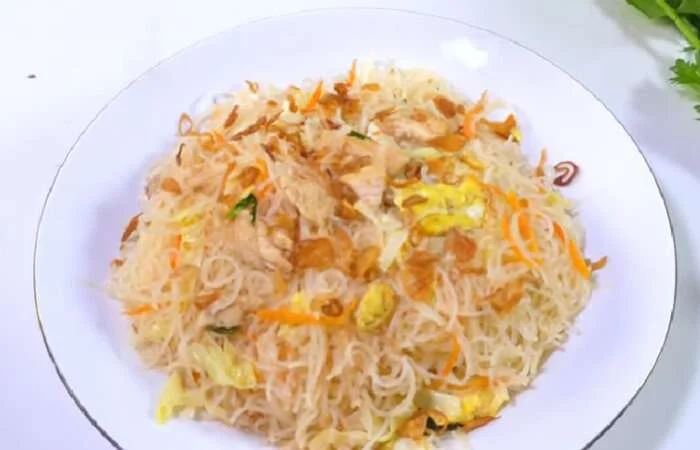Mengolah Bihun Goreng Khas Surabaya di Rumah