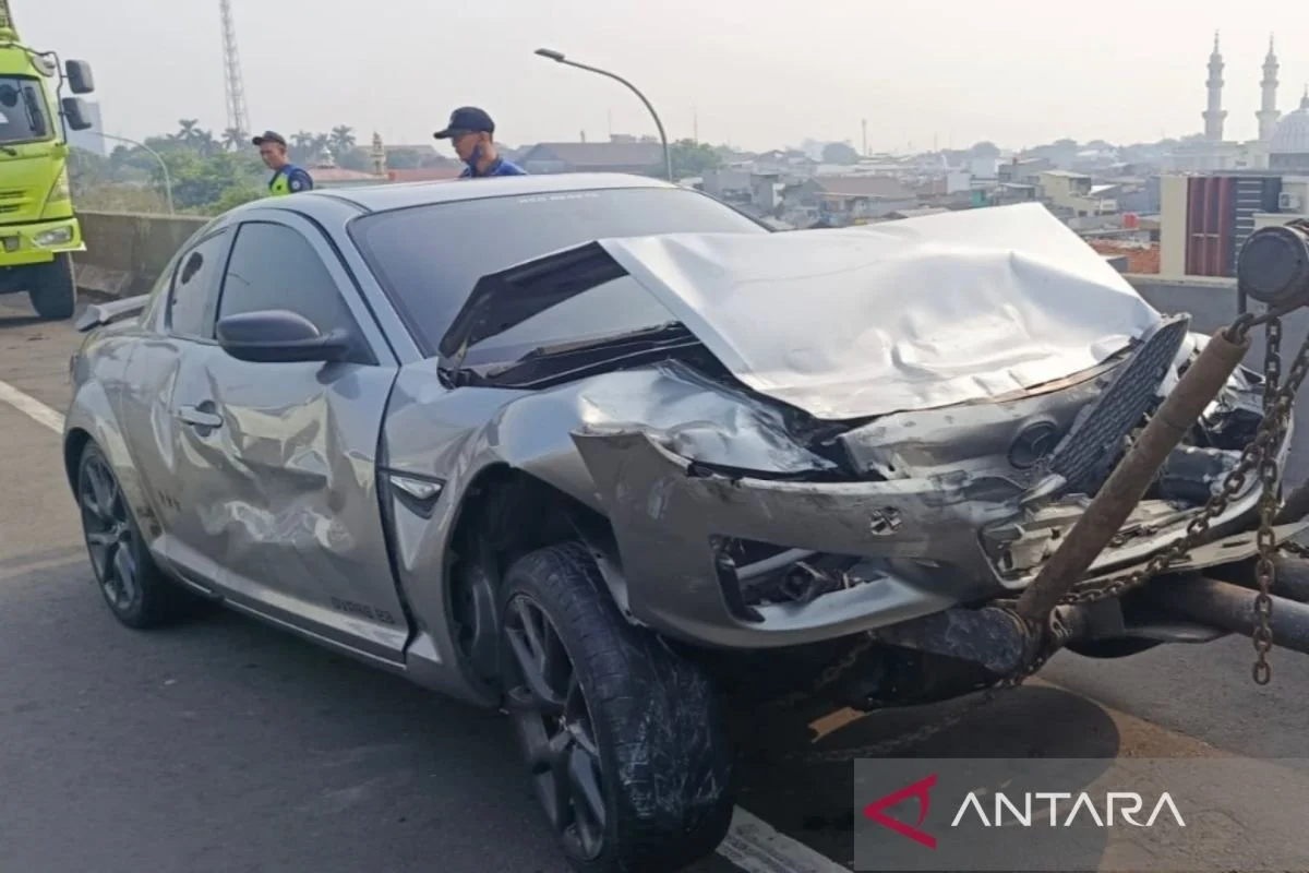 Kecelakaan Mobil di Tol Wiyoto Wiyono: Kronologi dan Kerugian yang Ditimbulkan