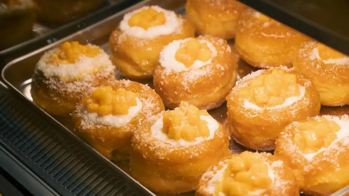 Inovasi Rasa: Donat Mango Sticky Rice yang Menggoda