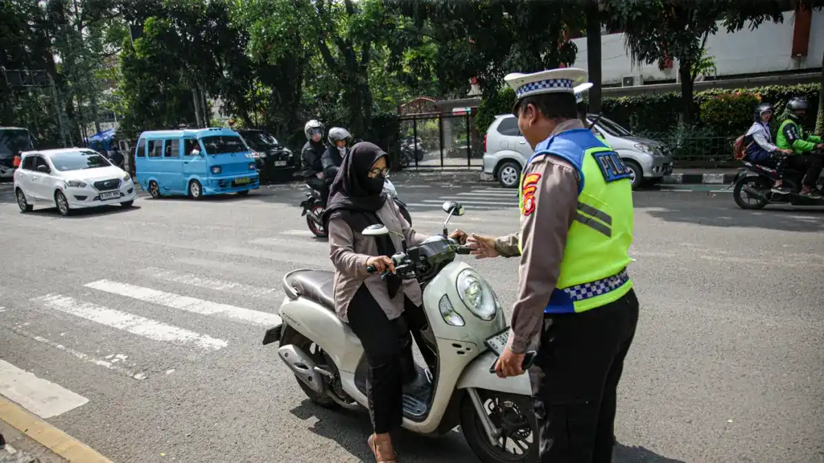 Penindakan Pelanggaran Lalu Lintas di Surabaya: 75 Kendaraan Tertangkap