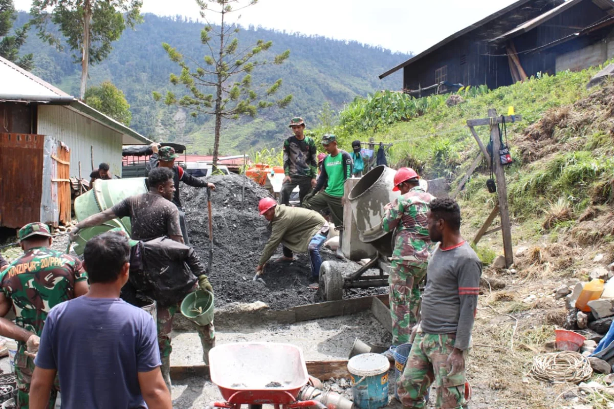 Kodim 1714/PJ Rampungkan Jembatan Beton Merah Putih Tahap VII di Kampung Kulok Enggame