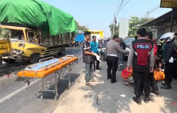 Rem Truk Diduga Gagal, Kecelakaan Empat Kendaraan di Mojokerto Tewaskan Pengendara Motor