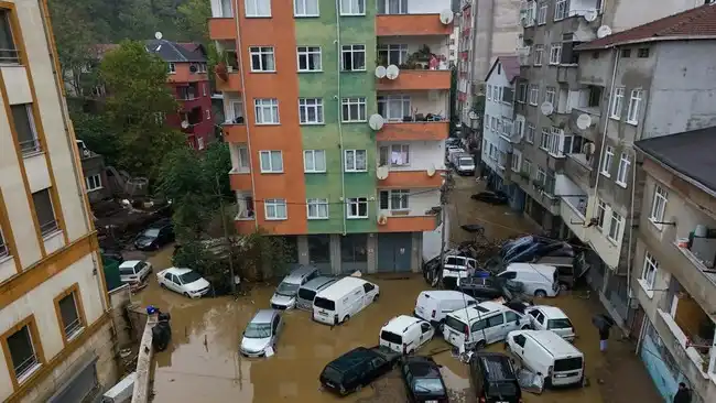 Banjir Besar di Istanbul: Korban Jiwa, Permukiman Terendam, dan Penerbangan Terganggu