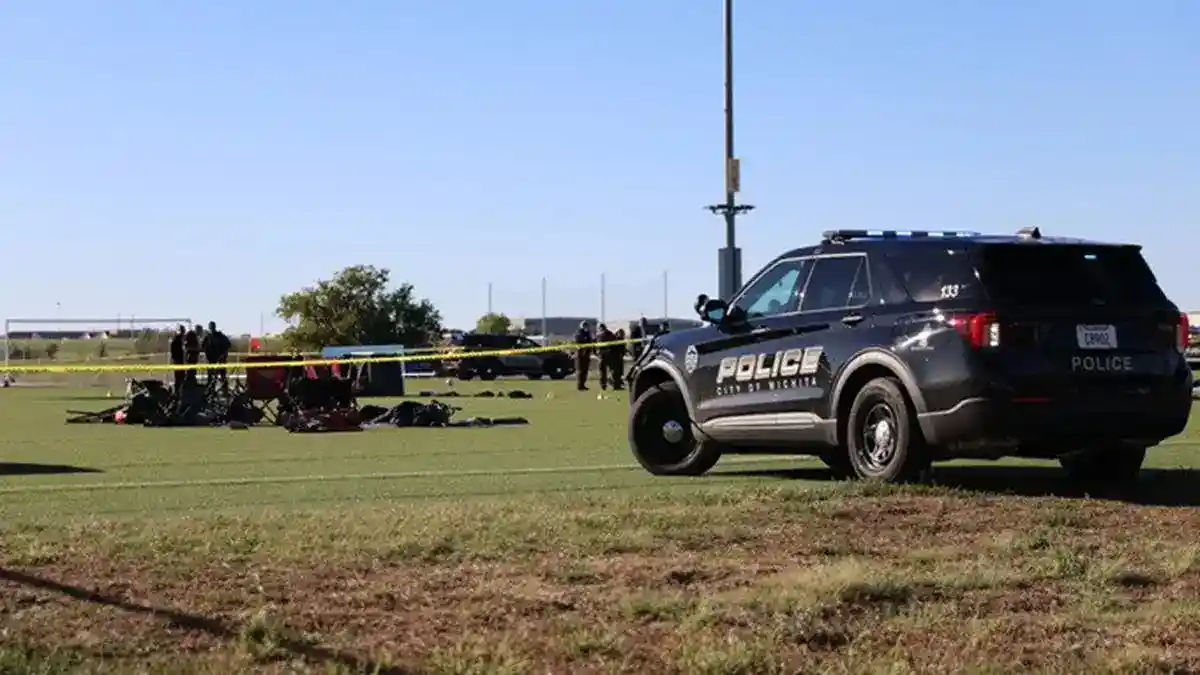 Truk Masuk ke Lapangan Sepak Bola di Wichita, Dua Orang Tewas