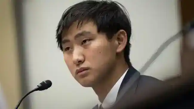 Pesan Panjang Zuckerberg di WhatsApp Membuat Alex Wang Penasaran