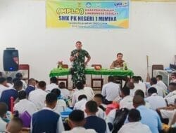 Babinsa Koramil Kuala Kencana Berikan Materi Wawasan Kebangsaan Kepada Siswa-Siswi SMK Dalam Masa MPLS