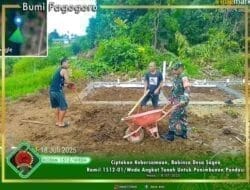 Ciptakan Kebersamaan, Babinsa Desa Sagea Ramil 1512-01/Weda Angkat Tanah Untuk Penimbunan Pondasi