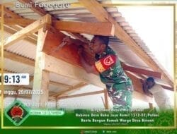 Selalu Ada Bersama Rakyat, Babinsa Koramil 1512-02/Patani Desa Balas Jaya Bantu Bangun Rumah Warga