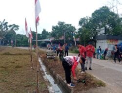 Ciptakan Lingkungan Bersih Dan Sehat, Babinsa Bersama Warga Kompak Gotong Royong