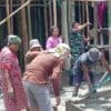 Semangat Gotong Royong, Babinsa Kopda Isfridus Kabina Bersama Warga Bangun Gereja di Saolat