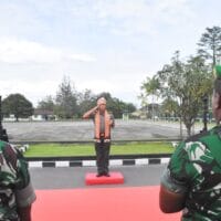 Sambutan Tarian Adat Warnai Kedatangan Dandim 1710/Mimika