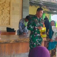 Babinsa Sukosewu Bojonegoro dampingi Giat Penyaluran Bantuan Pangan Nasional