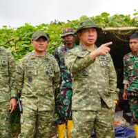 Panglima TNI Tinjau Lokasi Longsor Cisarua