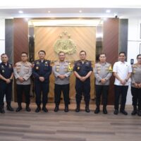 Kapolda Kepri terima kunjungan Bea Cukai batam guna perkuat hadapi Ancaman kejahatan Lintas batas.