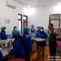 Pastikan Layak Konsumsi, Babinsa Kodim 1505/Tidore Pantau Dapur MBG