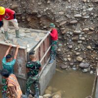 TNI AD Bangun Jembatan Gantung di Bonjol Pasaman, Percepat Pemulihan Akses Warga Pascabencana