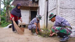 Sembari Menanti Buka Puasa, Satgas TMMD 127 Kodim Blitar Bantu Bersihkan Rumah Warga