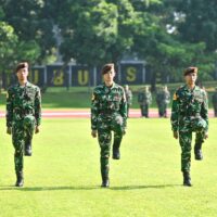 Dirbinjianbang Akmil Pimpin Upacara Bendera Minggu Kedua di Lapangan Sapta Marga