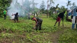 Babinsa Koramil 1710-07/Mapurujaya Ajak Warga Gotong Royong Bersihkan Halaman Gereja