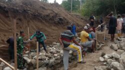 Kodim 1505/Tidore Bersama Warga Genjot Pembangunan Jembatan Garuda