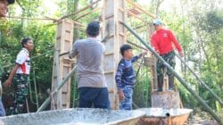 Prajurit TNI AU Lanud Abdulrachman Saleh Bersama Kodim 0820 Probolinggo Rampungkan Pembuatan Tandon Air di Lokasi TMMD 128