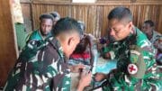 Tim Kesehatan Satgas TMMD Gerak Cepat Layani Warga Yang Sakit
