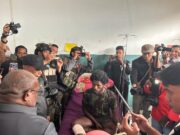 Kodim 1714/Puncak Jaya dan Polri Kawal Ketat Gubernur Papua Tengah Tinjau Korban Insiden Sinak, Instruksikan Status Tanggap Darurat dan Biaya Medis Ditanggung Penuh