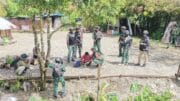 Kodim 1714/Puncak Jaya Peduli Pengungsi dan Salurkan Bantuan Kemanusiaan di Kampung Tirineri
