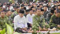 Wapang TNI Dampingi Menhan RI Shalat Idul Adha Bersama Prajurit dan Masyarakat di Papua Barat