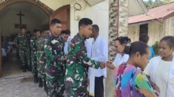 Iman dan Kerohanian Terjaga, Anggota Satgas TMMD ke-128 Kodim 1801/Manokwari Laksanakan Ibadah Minggu Bersama Warga