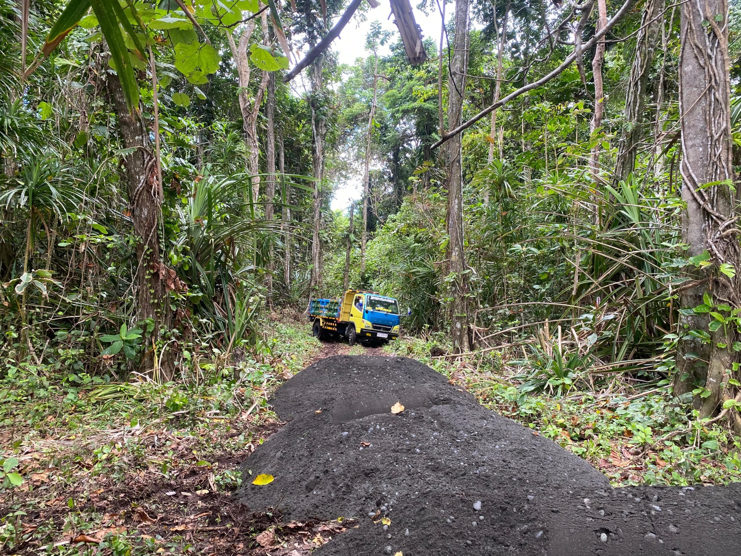 Dorongan Material Kembali Tiba, Satgas TMMD ke-128 Kejar Target Pembangunan Fisik