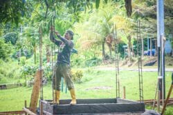 Bangun Bak Penampungan Air Bersih TMMD Ke-128 Kodim 1801/Manokwari Capai Tahap Pemasangan Rangka Besi