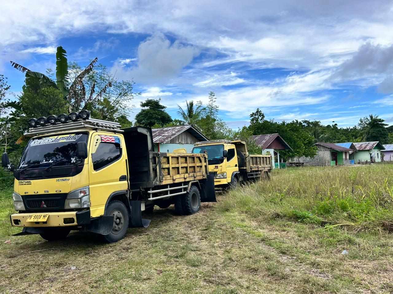 Pengedropan Material Lokal Dipercepat, Satgas TMMD Ke-128 Kodim 1801/Manokwari Kejar Target Pembangunan