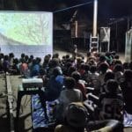 Nonton Bareng Film Edukasi, Satgas TMMD Bagikan Makanan Bergizi kepada Anak-Anak Kampung Keakwa