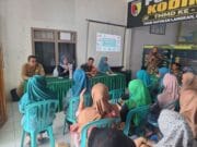 Sosialisasi Penanganan Sampah Rumah Tangga dan Pelatihan Pembuatan Eco Enzyme Dukung Program TMMD Ke-128 Kodim 0820/Probolinggo