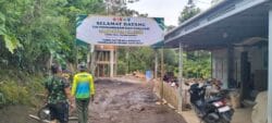 Satgas Bersama Warga Pasang Benner Sambut Tim Wasev Sterad TNI Satgas Bersama Warga Pasang Benner Sambut Tim Wasev Sterad TNI