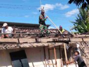 Gotong Royong Rehab RTLH, Babinsa Pakunden Bersama Warga Wujud Kepedulian Untuk Masyarakat