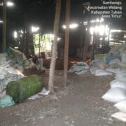 Neraka Bau di Widang: Warga Dusun Gowah Dipaksa Hirup Limbah Pabrik Bulu Ayam Setiap Hari