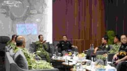 Kasum TNI Tinjau Pemeriksaan Kontainer Mineral Hasil Penindakan TNI AL di Batam