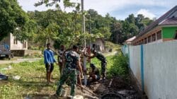 Giat Karya Bakti Skala Besar Tetap Berlanjut Babinsa Koramil 1512-02/Patani Dampingi Pembuatan Sumur Bor 