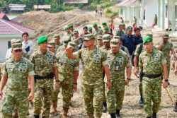 Wapang TNI Tinjau Yonif TP 842/Badak Sakti, Dukung Pertahanan dan Ekonomi Daerah