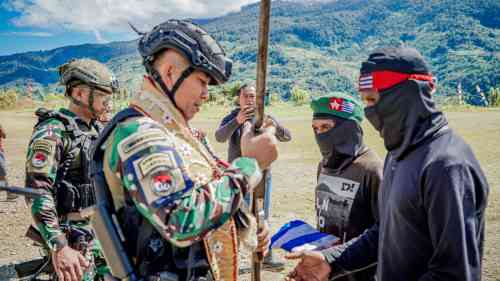 Sinergi TNI dan Masyarakat Berbuah Manis, Delapan Anggota TPNPB-OPM Kembali ke Pangkuan Ibu Pertiwi