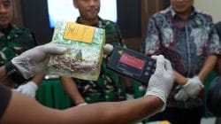 Satgas Pamtas Yonarhanud 1/PBC/1 Kostrad Kembali Ukir Prestasi, Gagalkan Penyelundupan 21,4 Kg Sabu dan Amankan WNA di Entikong