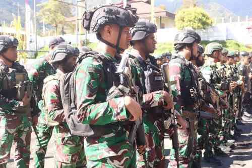 Kodim 1714/Puncak Jaya dan Polri Laksanakan Patroli Cipta Kondisi Kabupaten Puncak Jaya Dalam Kondisi Aman