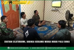 Eratkan Silaturahmi, Babinsa Bersama Warga Nobar Piala Dunia