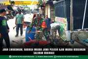 Jaga Lingkungan, Babinsa Muara Jawa Pesisir Ajak Warga Bersihkan Saluran Drainase