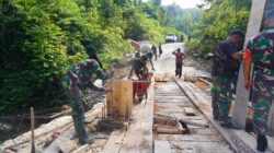 Dansatgas TMMD Ke-129 Tinjau Langsung Rehab Jembatan di Kampung Sesor, Pastikan Pembangunan Tepat Sasaran dan Berkualitas