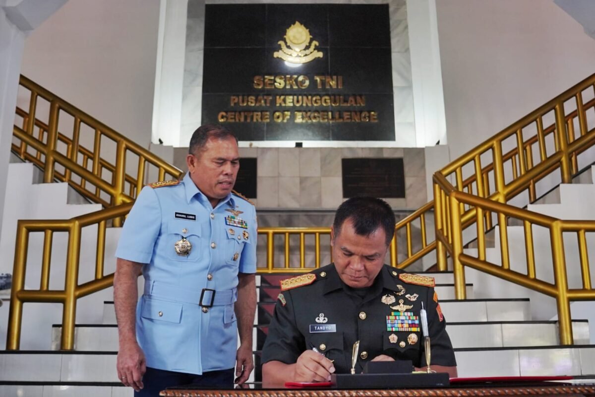 Wakil Panglima TNI Tutup Dikreg LV Sesko TNI TA 2026